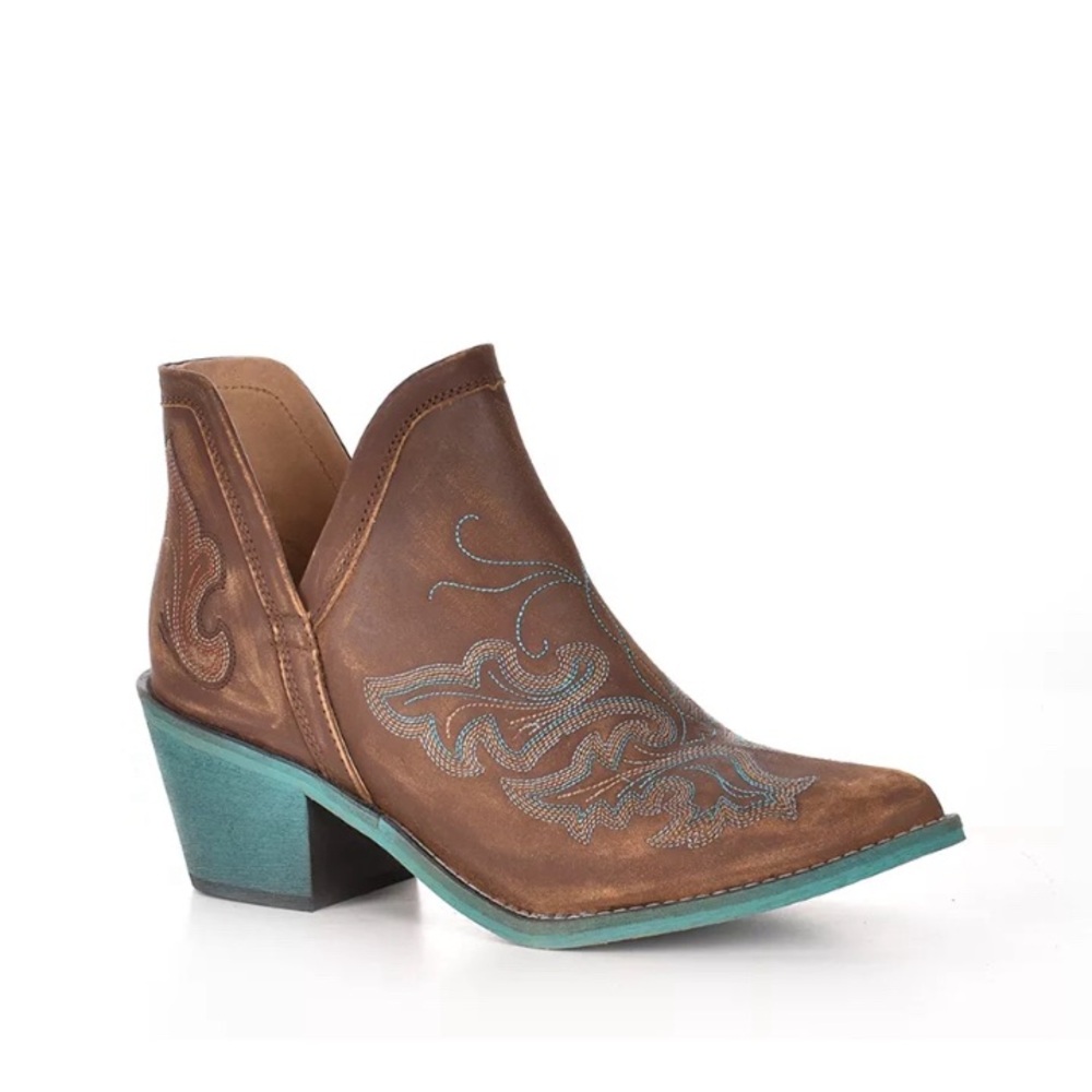 Circle G Women’s LD cognac embroidered booties